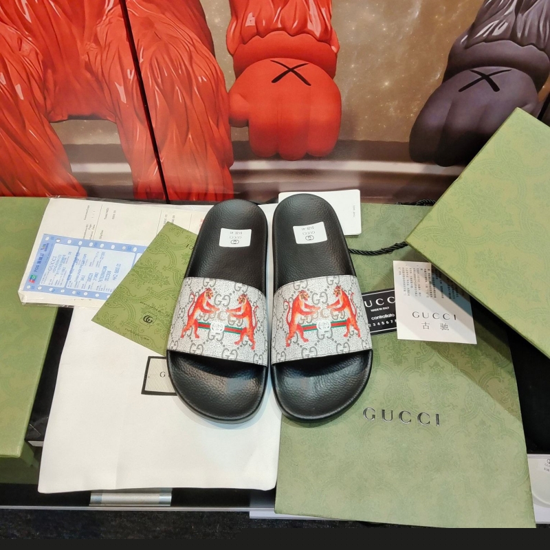 G*u*i slippers